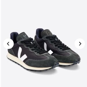 Veja Size 7 women’s shoes.
